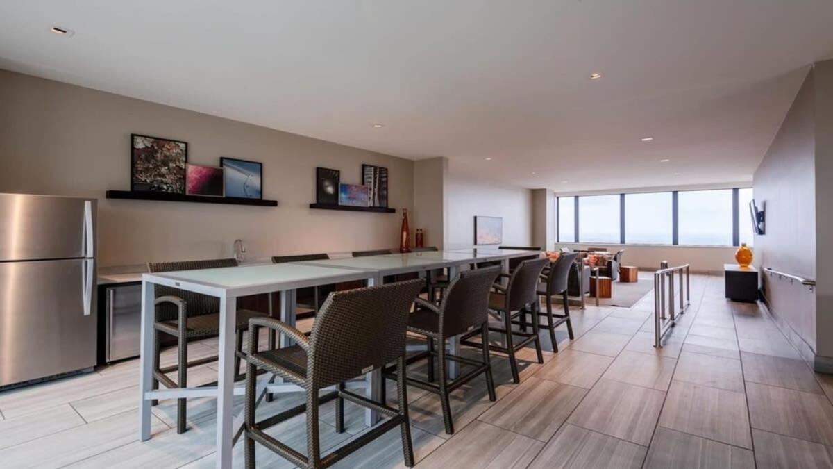 26Th Fl Bold Cozysuites With Pool, Gym ダラス エクステリア 写真
