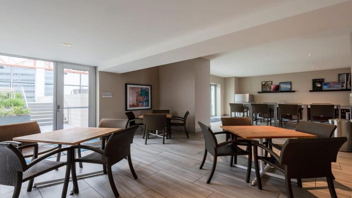 26Th Fl Bold Cozysuites With Pool, Gym ダラス エクステリア 写真