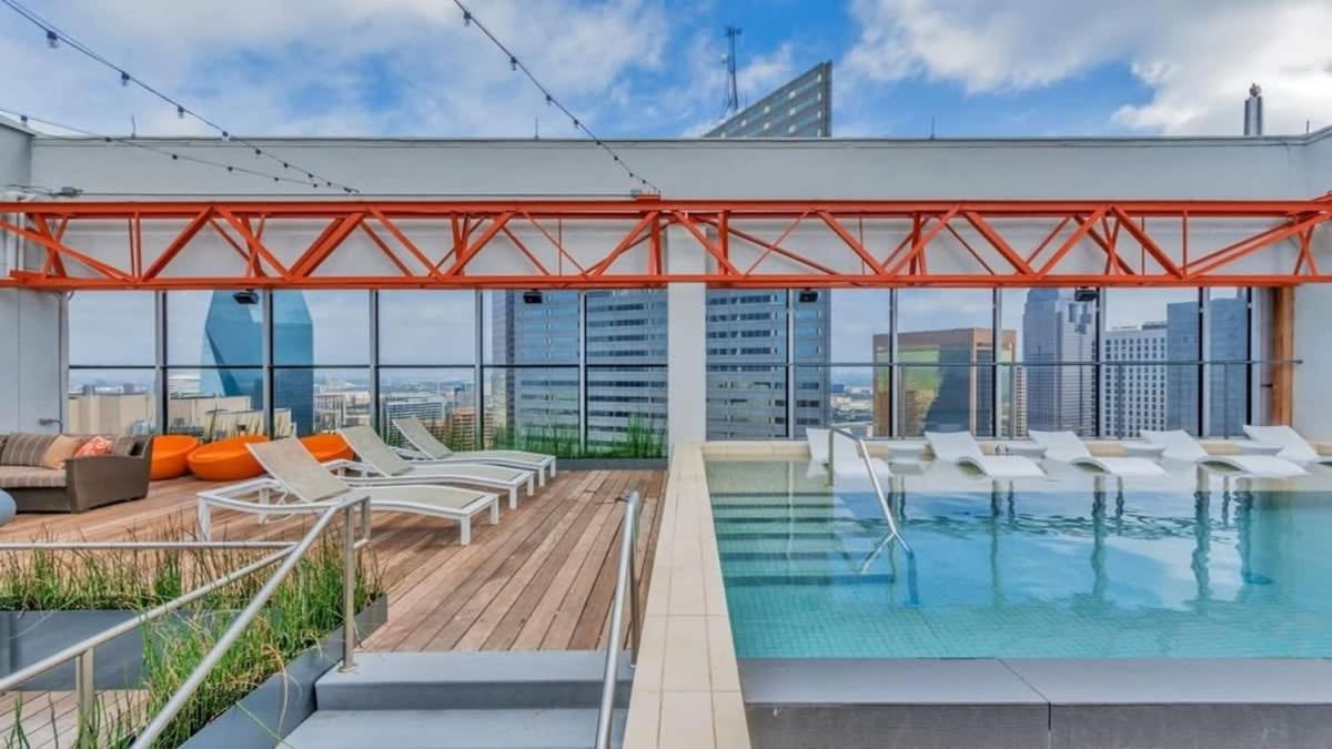 26Th Fl Bold Cozysuites With Pool, Gym ダラス エクステリア 写真